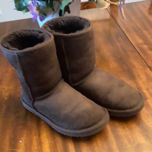 UGG AUSTRALIA CLASSIC SHORT 5825. - Picture 3 of 16